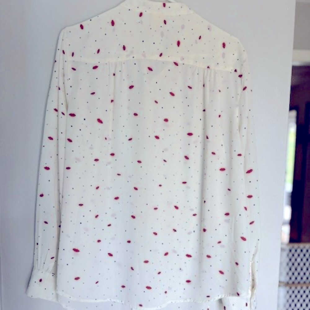 💋 NWOT Hot lips and polkadot print button up blouse 💋 - Picture 5 of 5